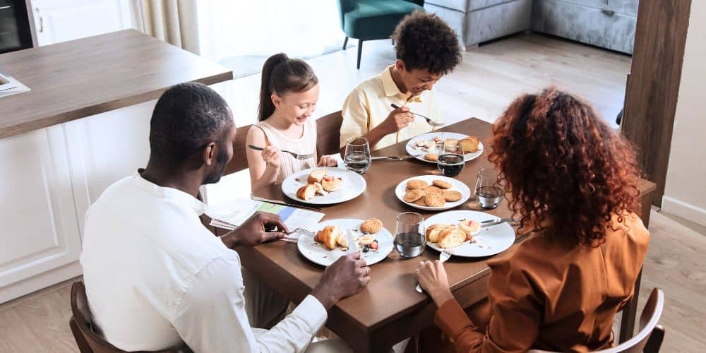 Family dinner conversation; table topics for kids